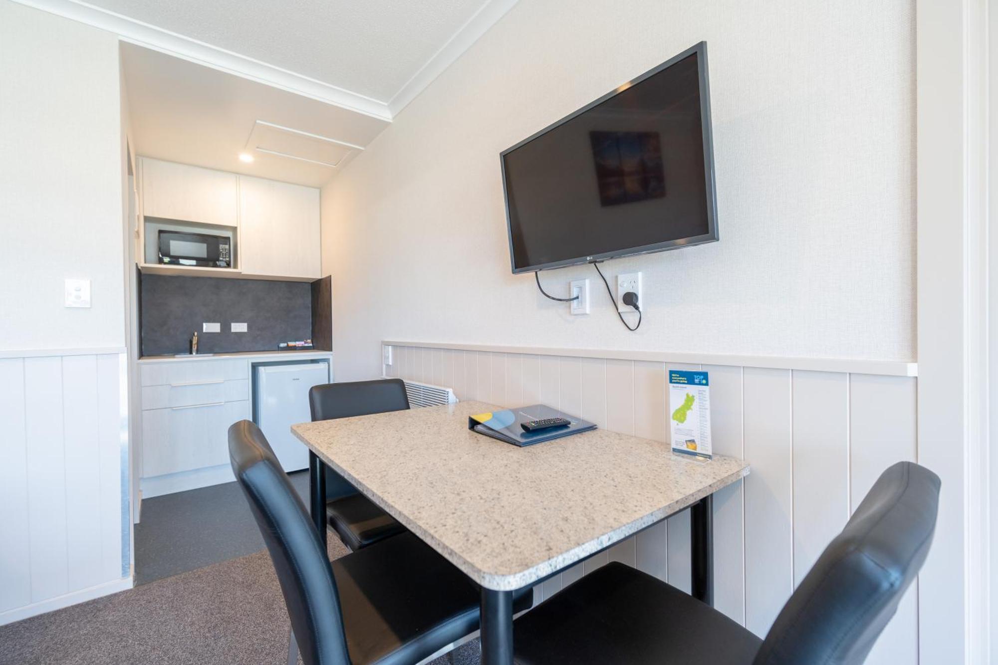 Te Anau Top 10 Holiday Park&Motels Buitenkant foto